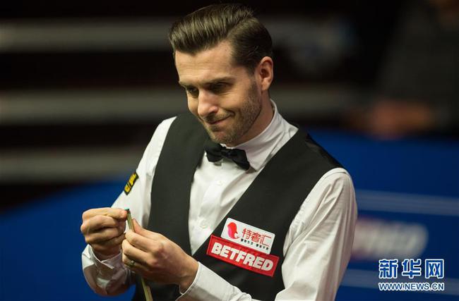 手在棋盘上 手在棋盘上