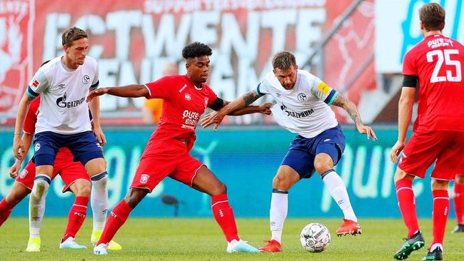 促使他们在 促使他们在