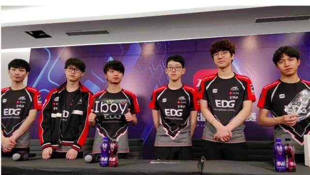 成就背后的 成就背后的