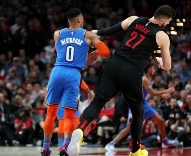 亚冬会中国队特写：致敬拼搏和热爱！人民日报微博.