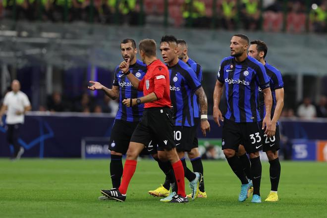 许多男性延 许多男性延